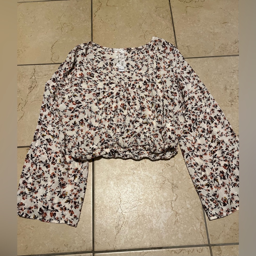 Sadie & Sage Floral Long Sleeve Top XS